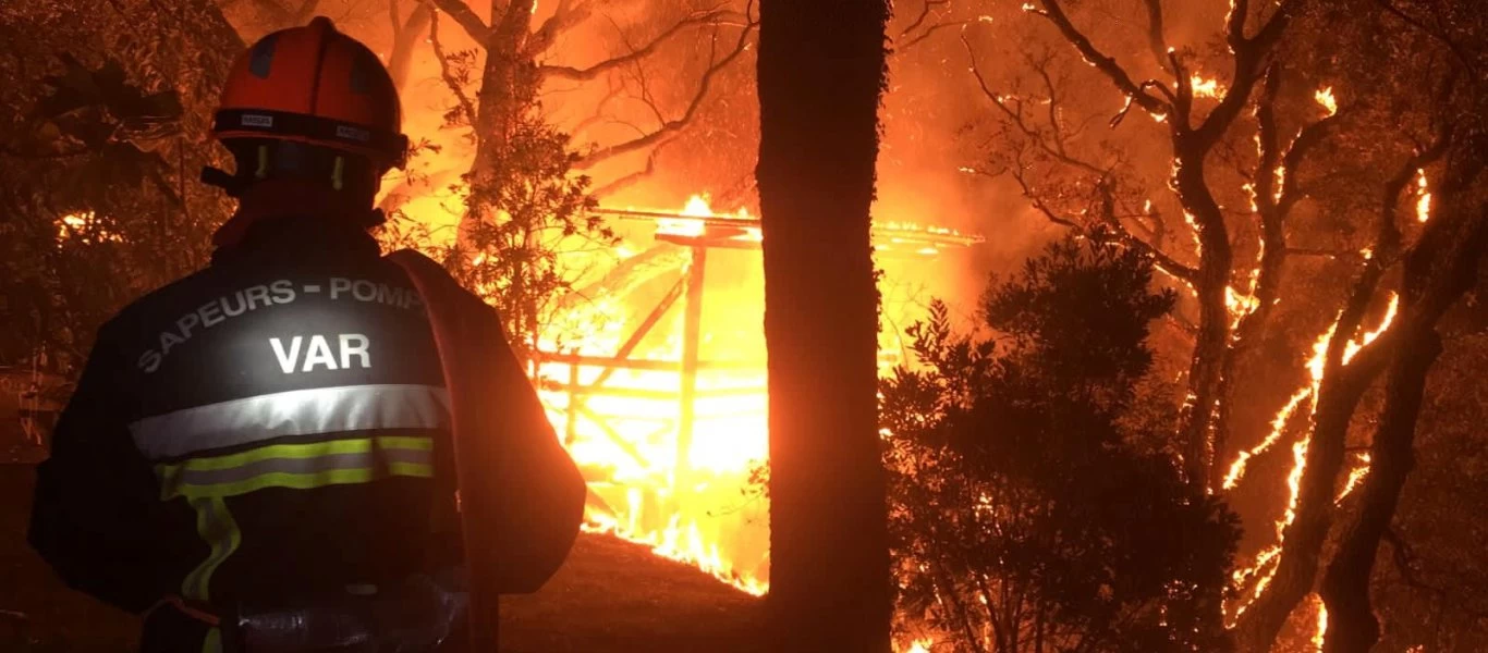 Γαλλία: Για τέταρτο 24ωρο μαίνεται η φωτιά στην Κυανή Ακτή - 2 νεκροί & 63.000 στρέμματα καμένου δάσους